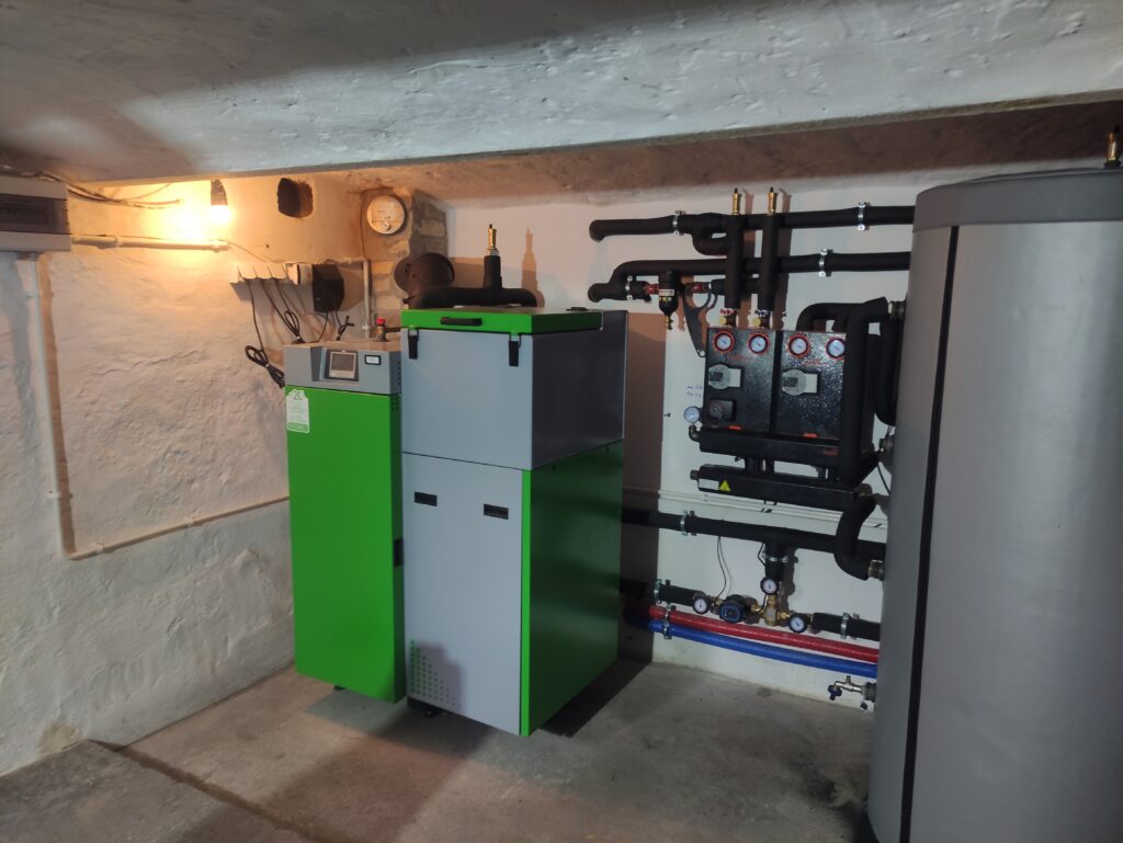 Kocioł na pellet, kocioł SAS, grupy pompowe