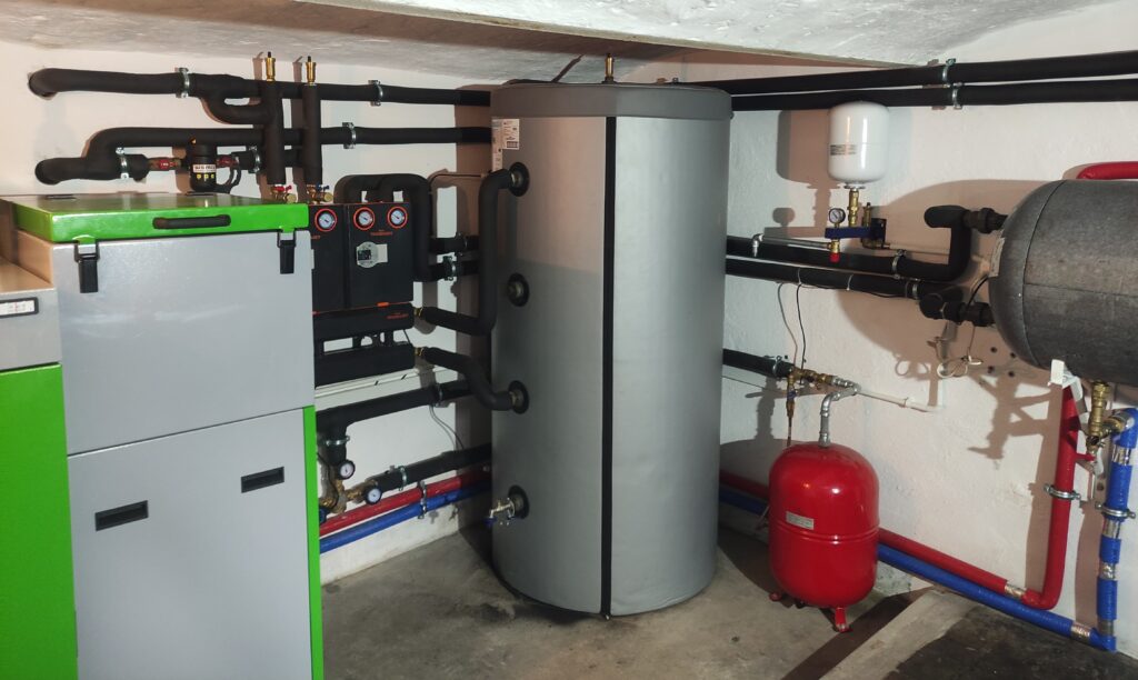 Kocioł na pellet, zbiornik, bufor, grupa pompowa