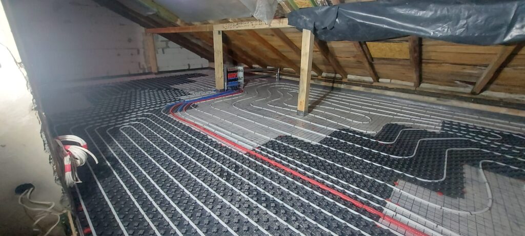 Podłogówka na poddaszu